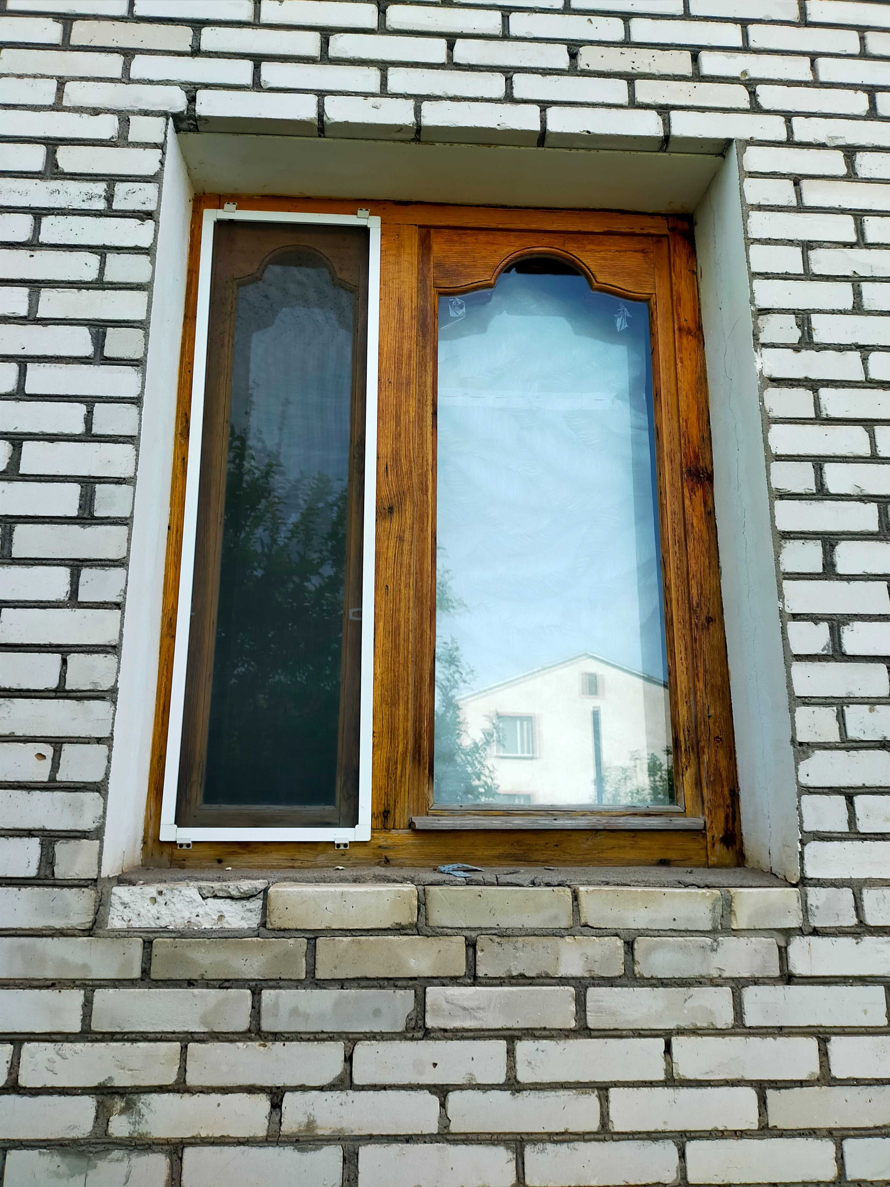 Деревянные окна со стеклами