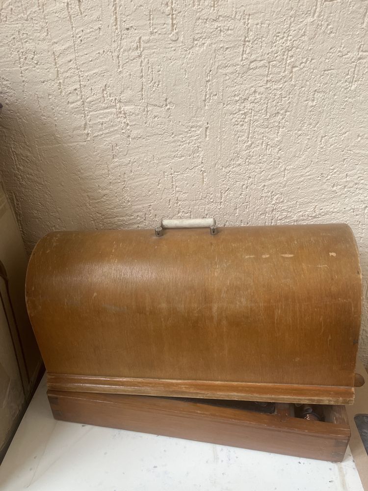 Продам швейную машинку