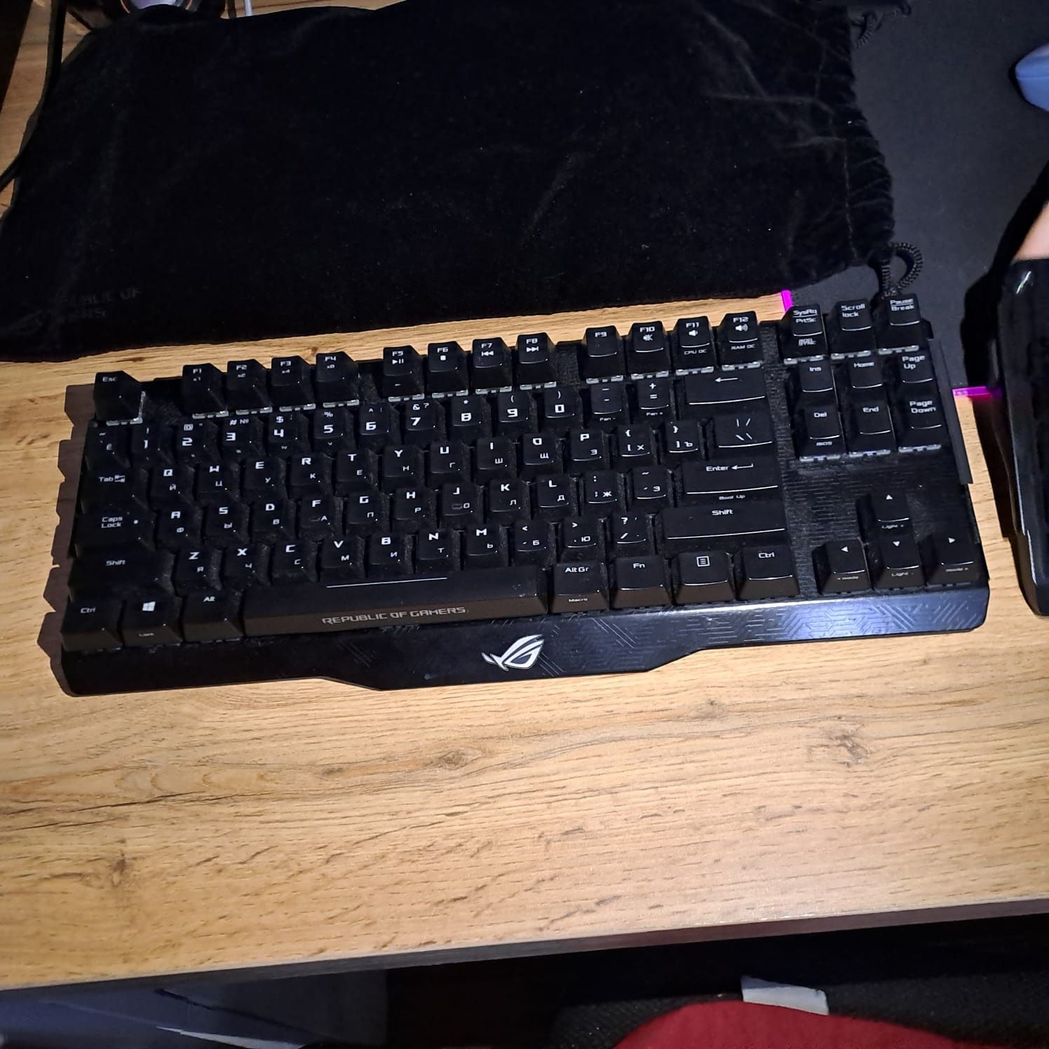 Клавиатура Asus Rog Claymore в комплекте номпад