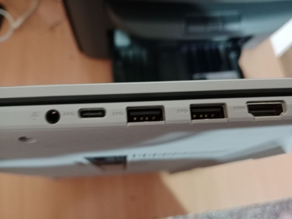 Обменяю мощный ноутбук на айфон. Модель: ASUS vivobook 15
