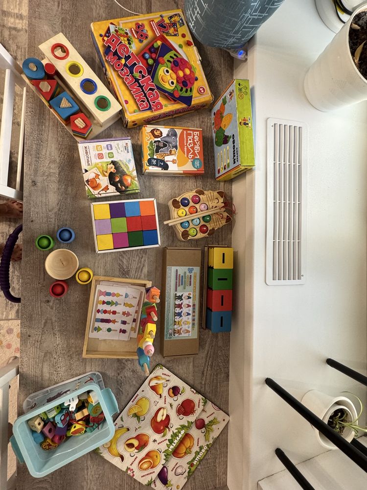 Продам детские развивающие игрушки 1 год+