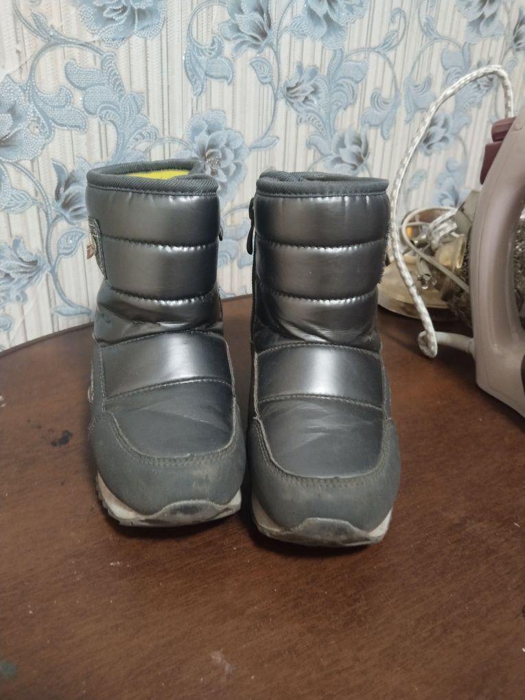 Продам детский зимние сапоги