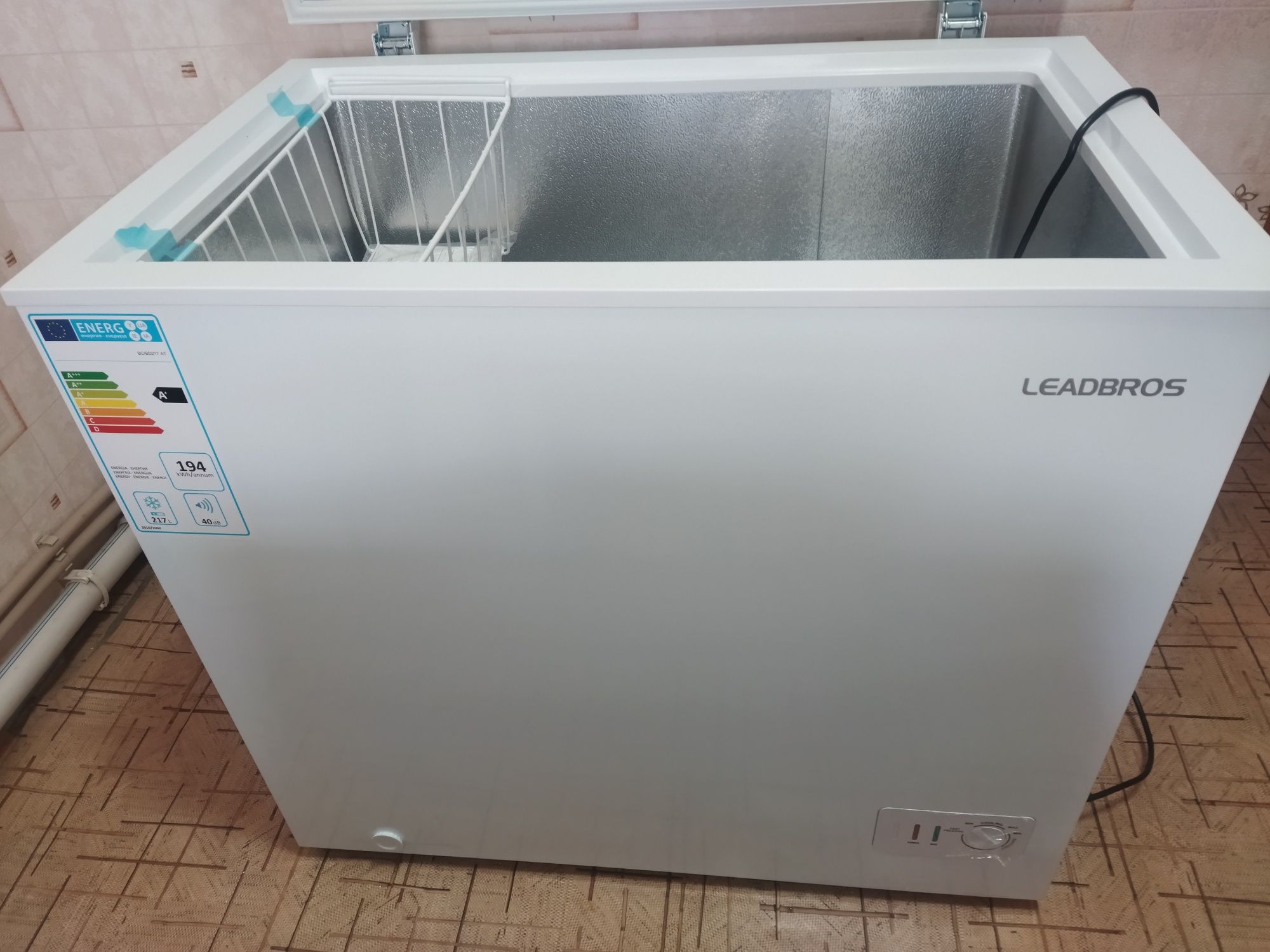 Продам морозильную камеру