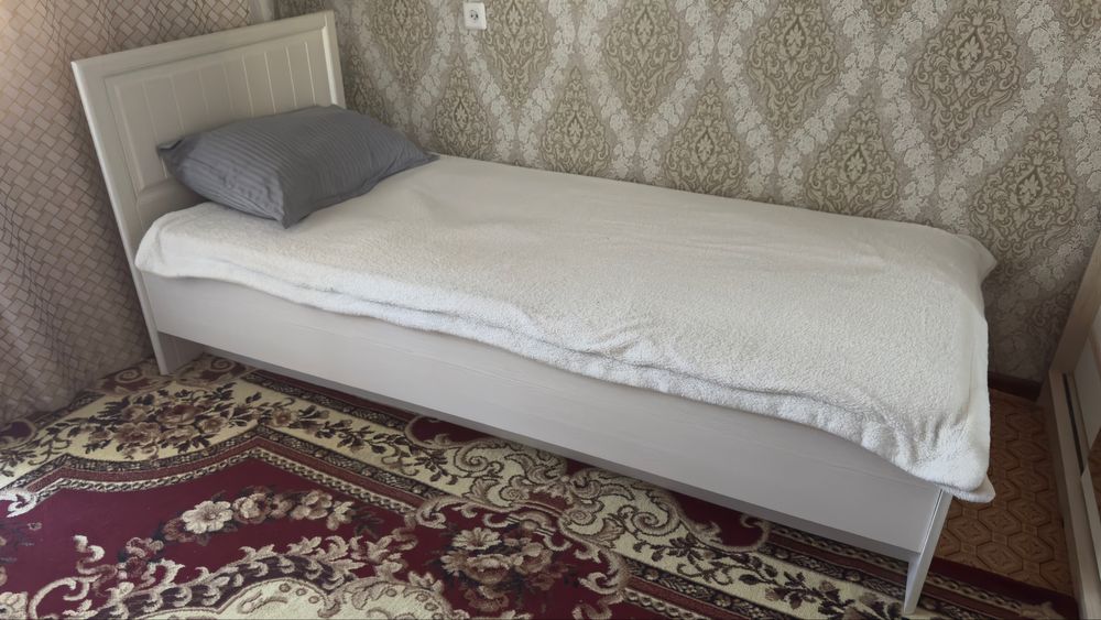 Продам кровать с матрасом