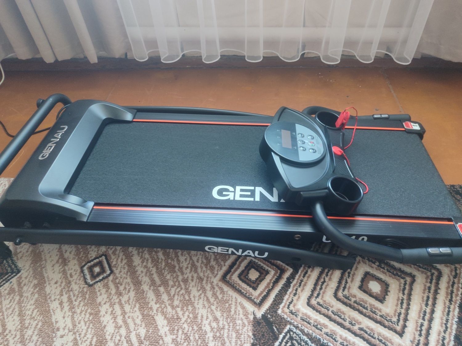 Продам беговую дорожку Genau UX10