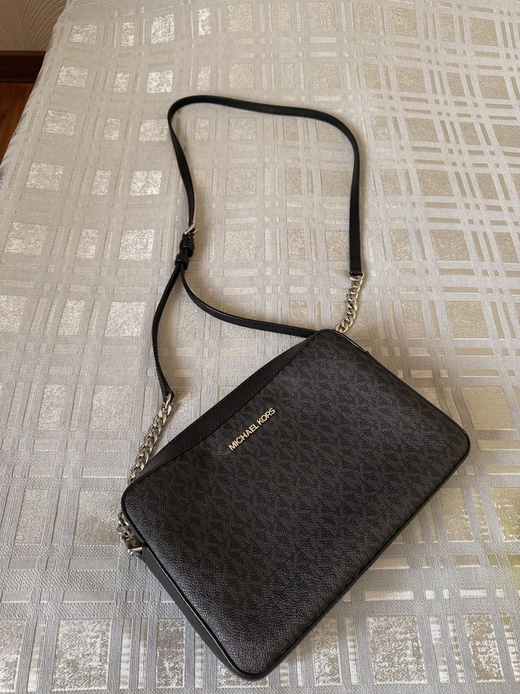 Сумка кросс боди от Michael Kors