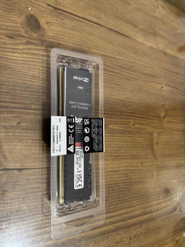 Продаю оперативную память Kingston Fury 8GB DDR4