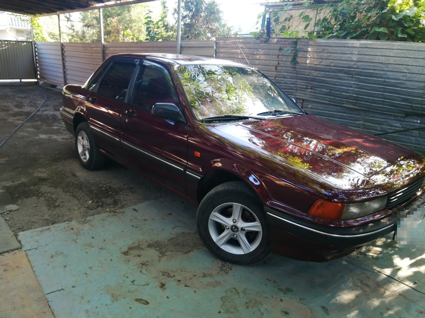 Mitsubishi Galant 1.8 объем 1,500 000 млн  возможен  торг  у  капота