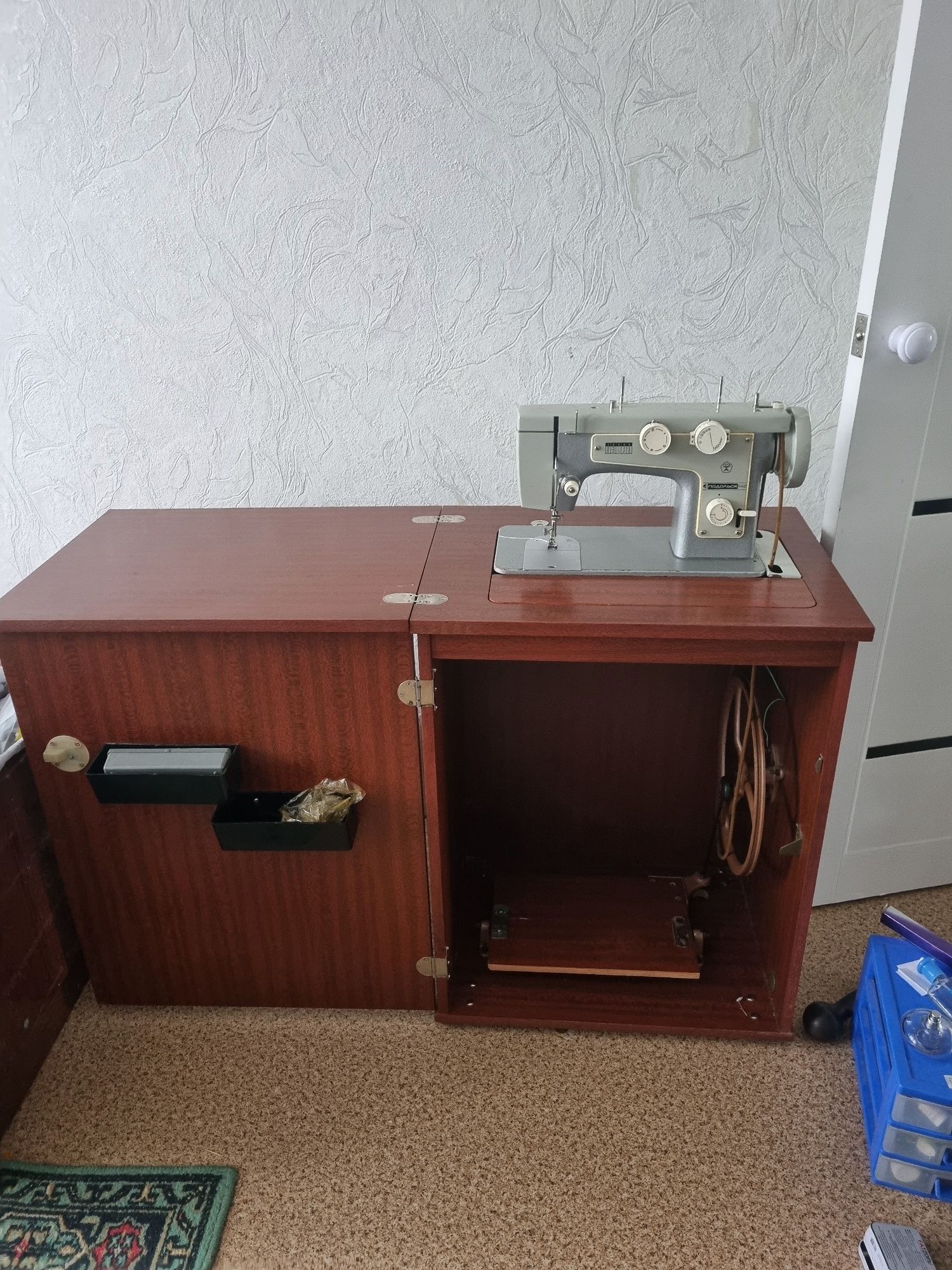 Продам швейную машинку