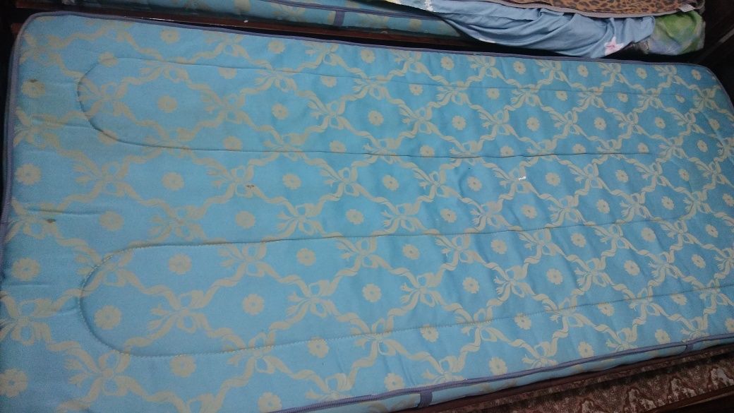 Продам кровать 1,5 спальную