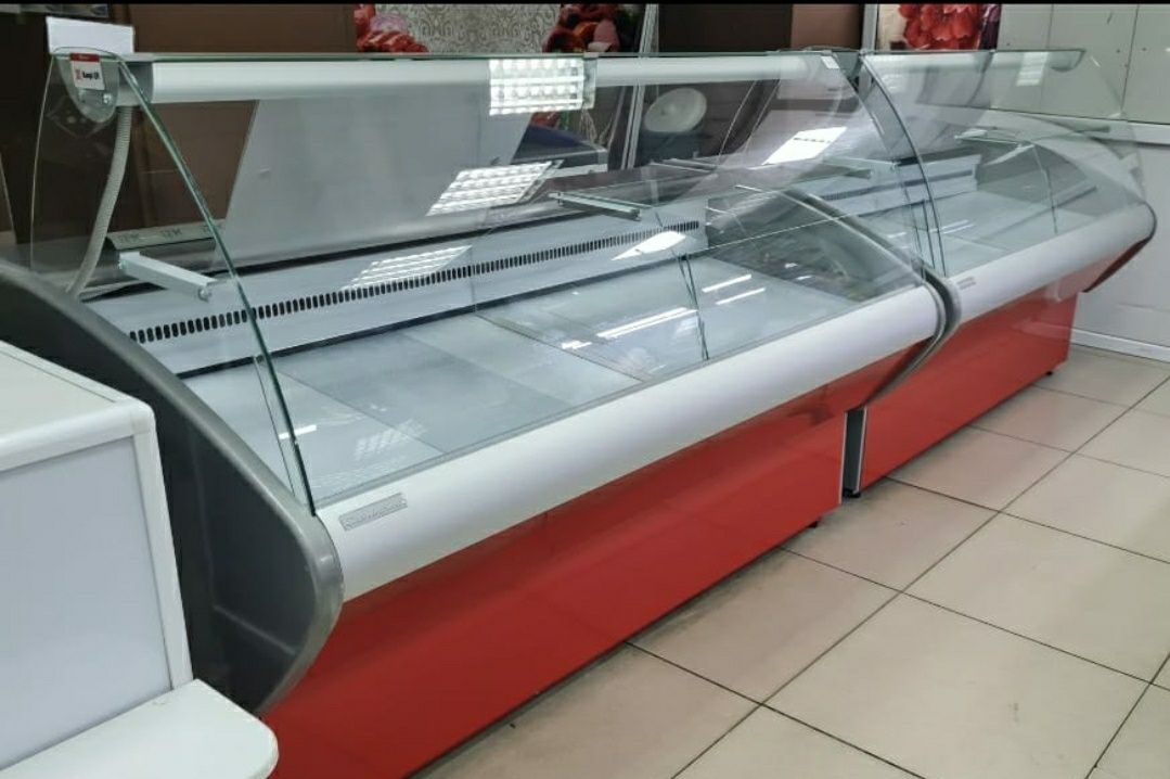 Продам холодильную витрину под мясо сыр колбасу