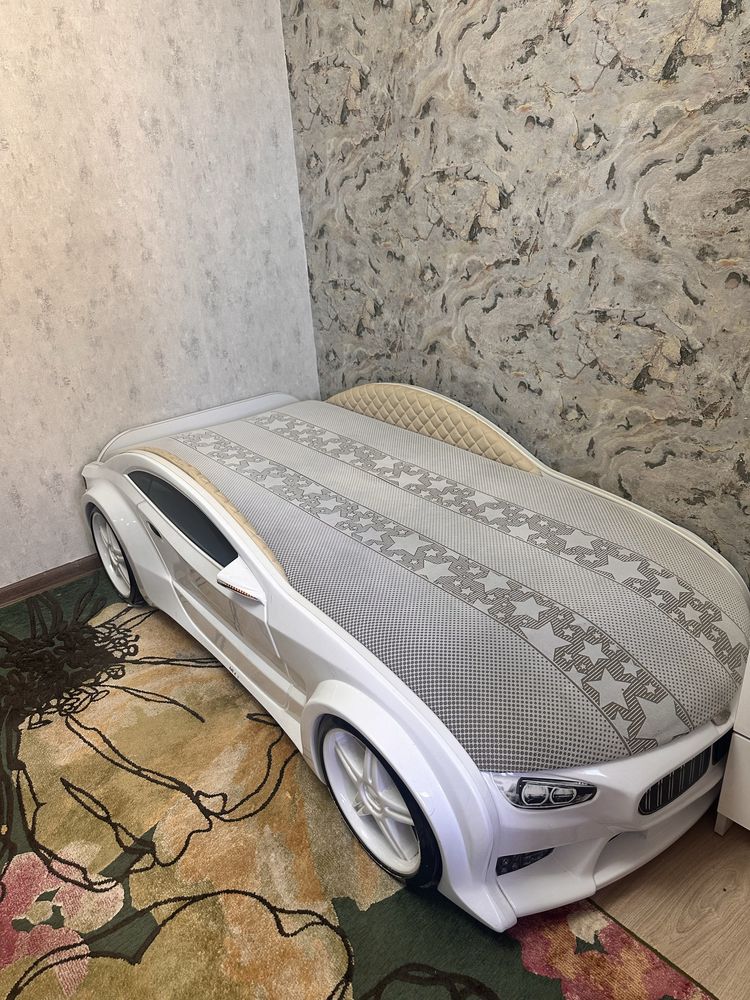 Кровать машинка белая