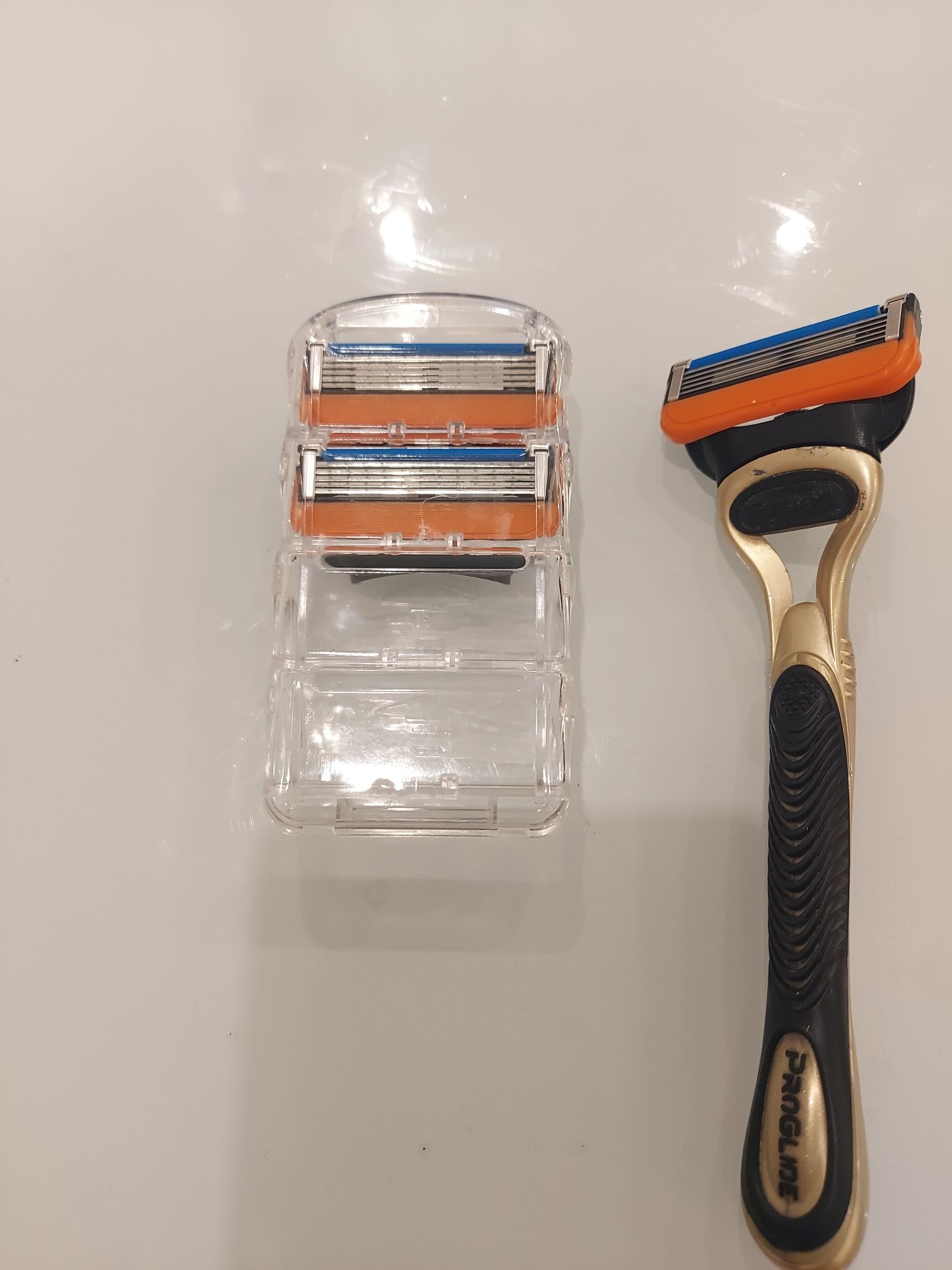 Продам бритвенный станок Gillette