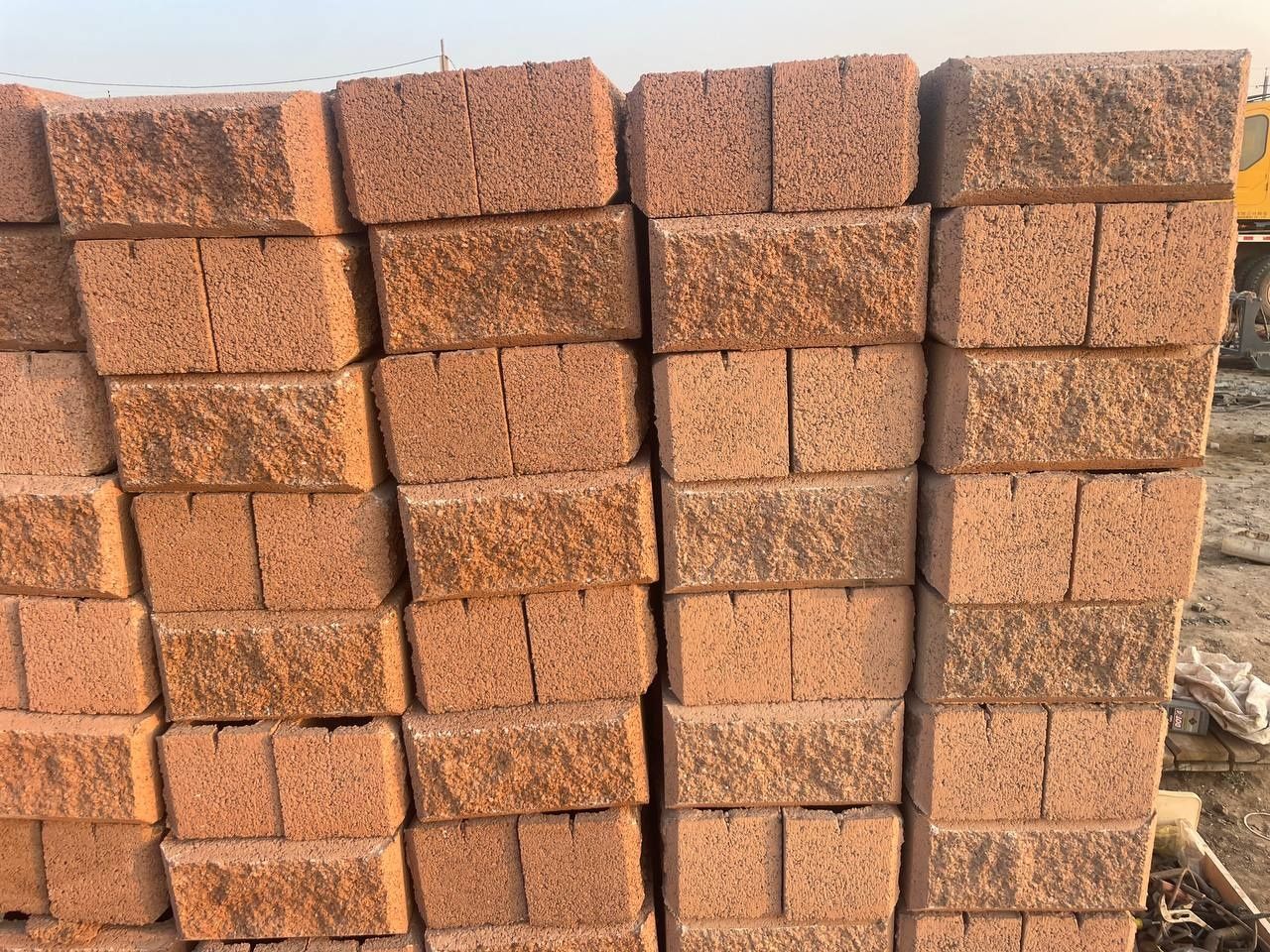 Шлакоблок, козырек, тумбы, восмиугольники