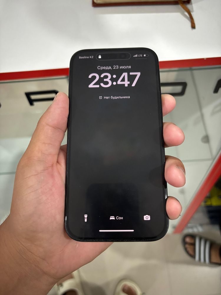 iPhone 15  без сколов и трещин