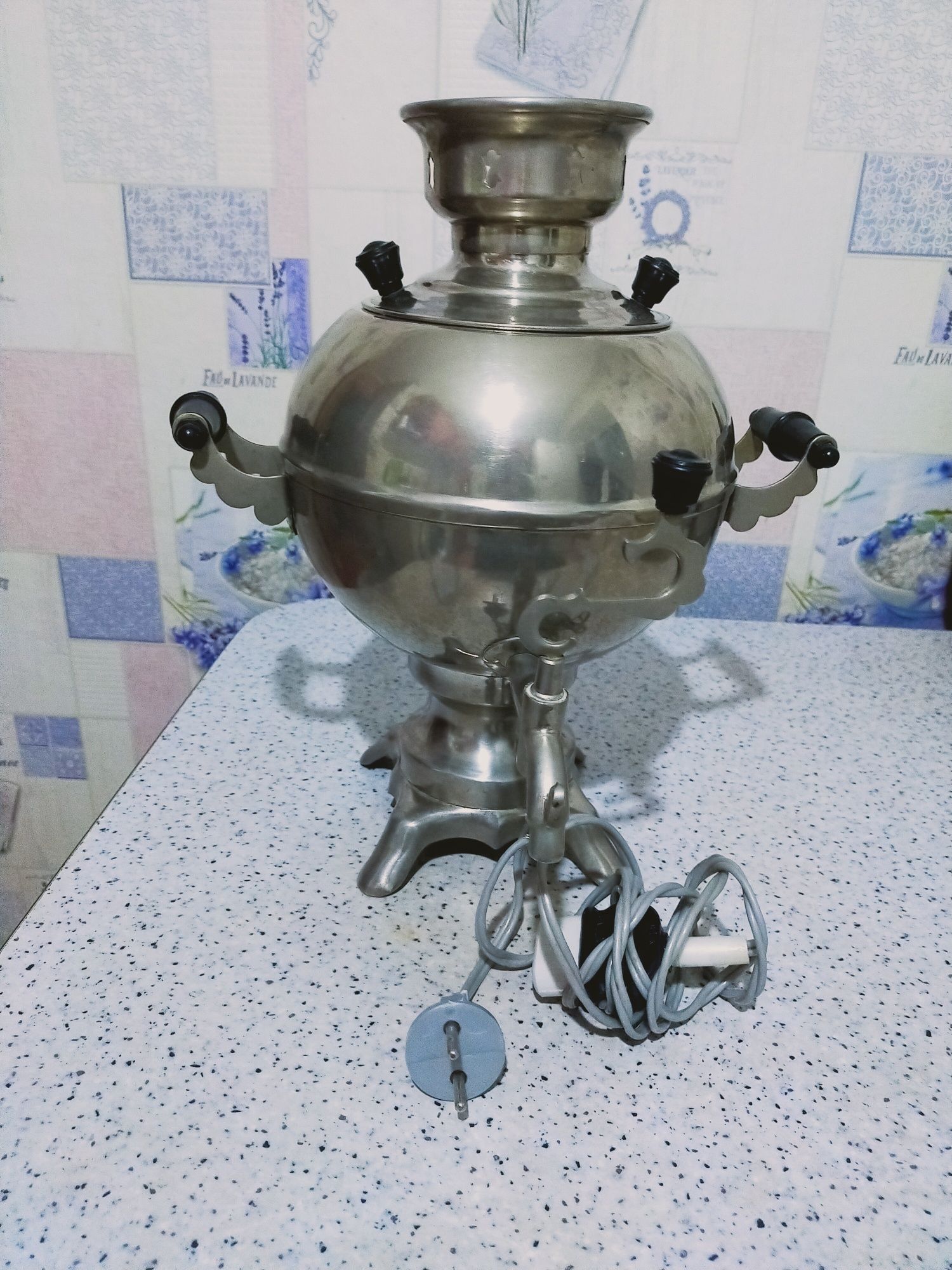 Продам самовар электрический новый советский,есть шнур,в отличном сост