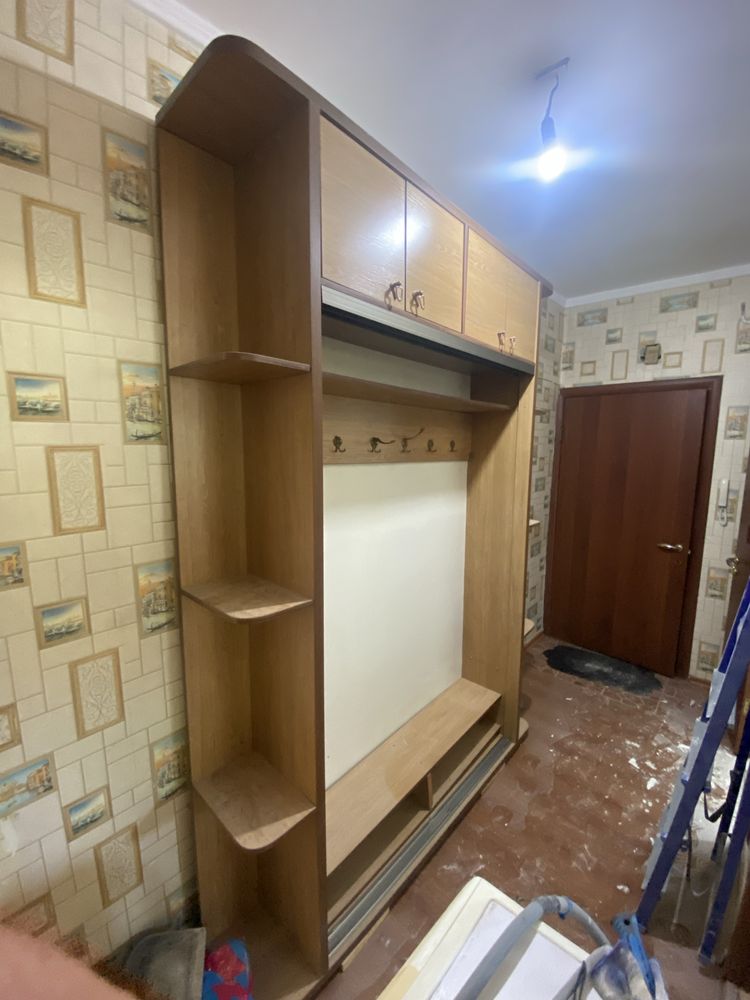 Шкаф в прихожей,