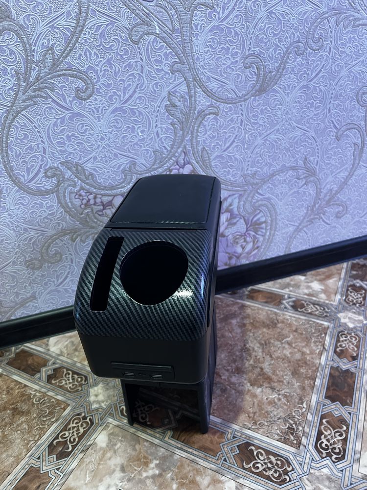 Подлокотник с USB