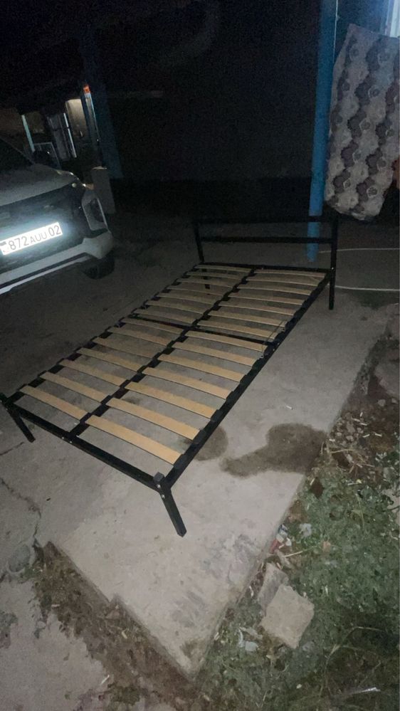 Кровать с матрасом 2/1.20
