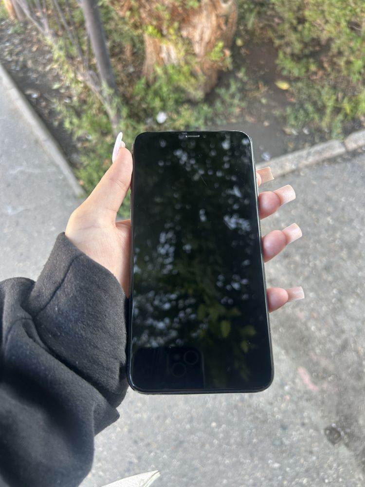 Продам Iphone XS Max