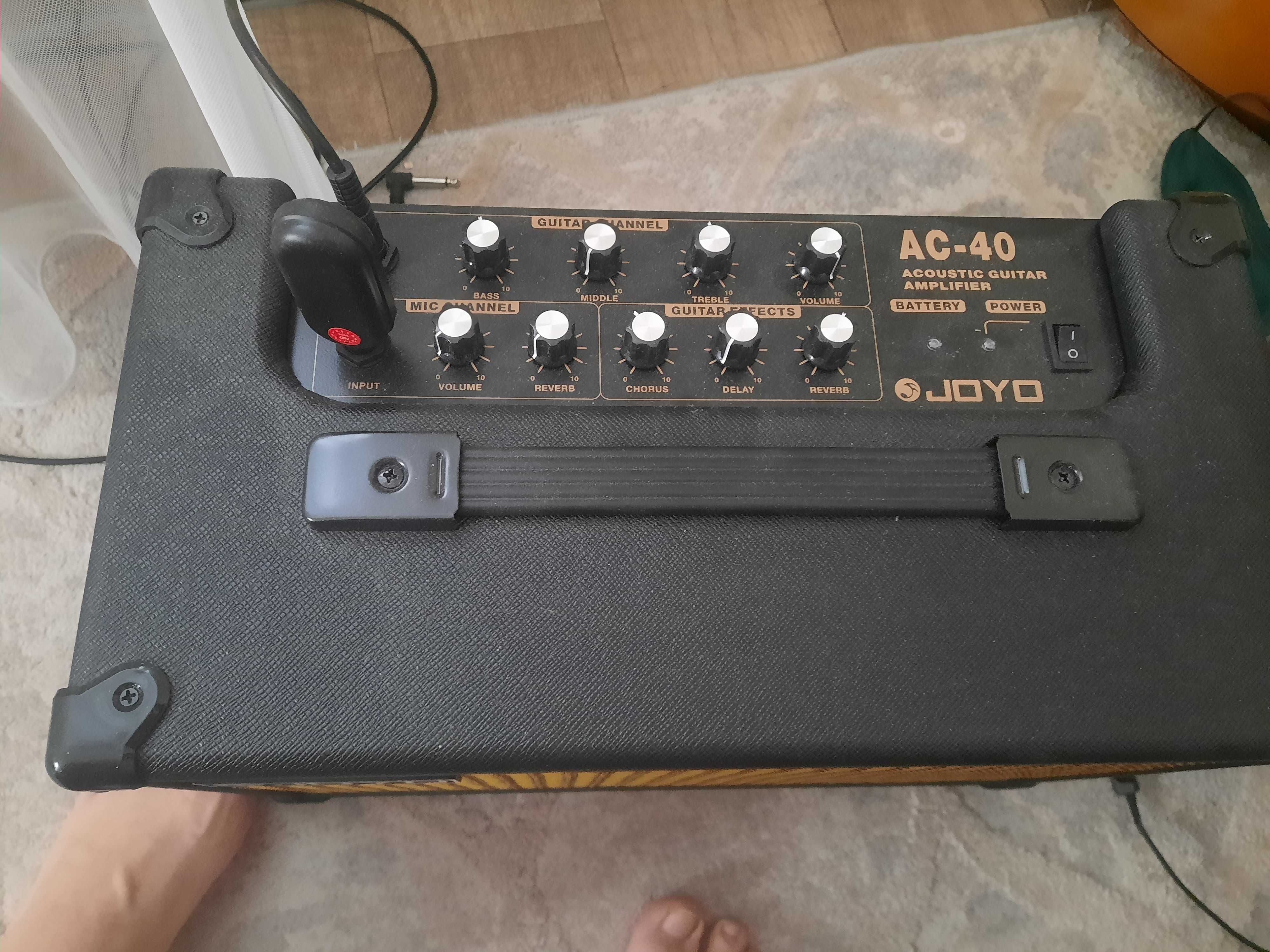 Комбоусилитель для акустической гитары аккумуляторный  Joyo AC-40