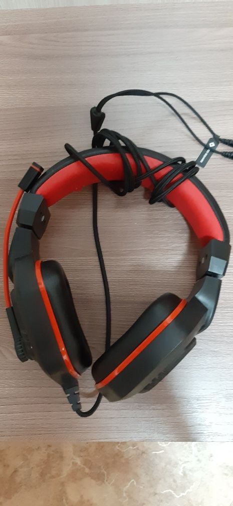Наушники полноразмерные Red Square Bomber V2