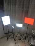 Набор осветительных ламп на штативах. LED RGB экраны для съёмок.
