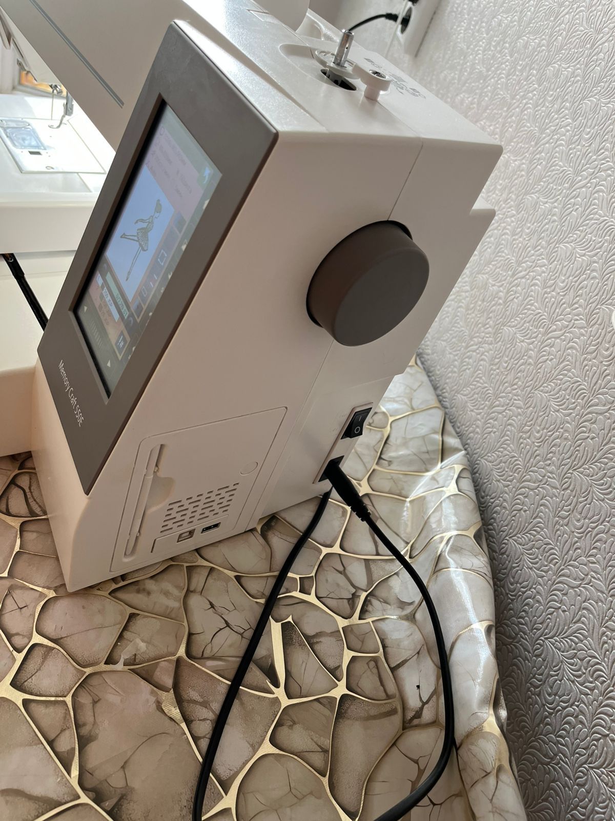 Вышивальная машинка memorycraft 550e