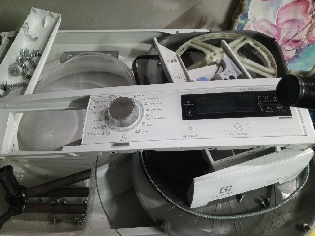 Продам стиральную машинку  Electrolux на запчасти