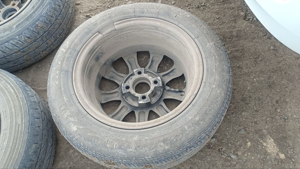 Продам комплект покрышек с дисками