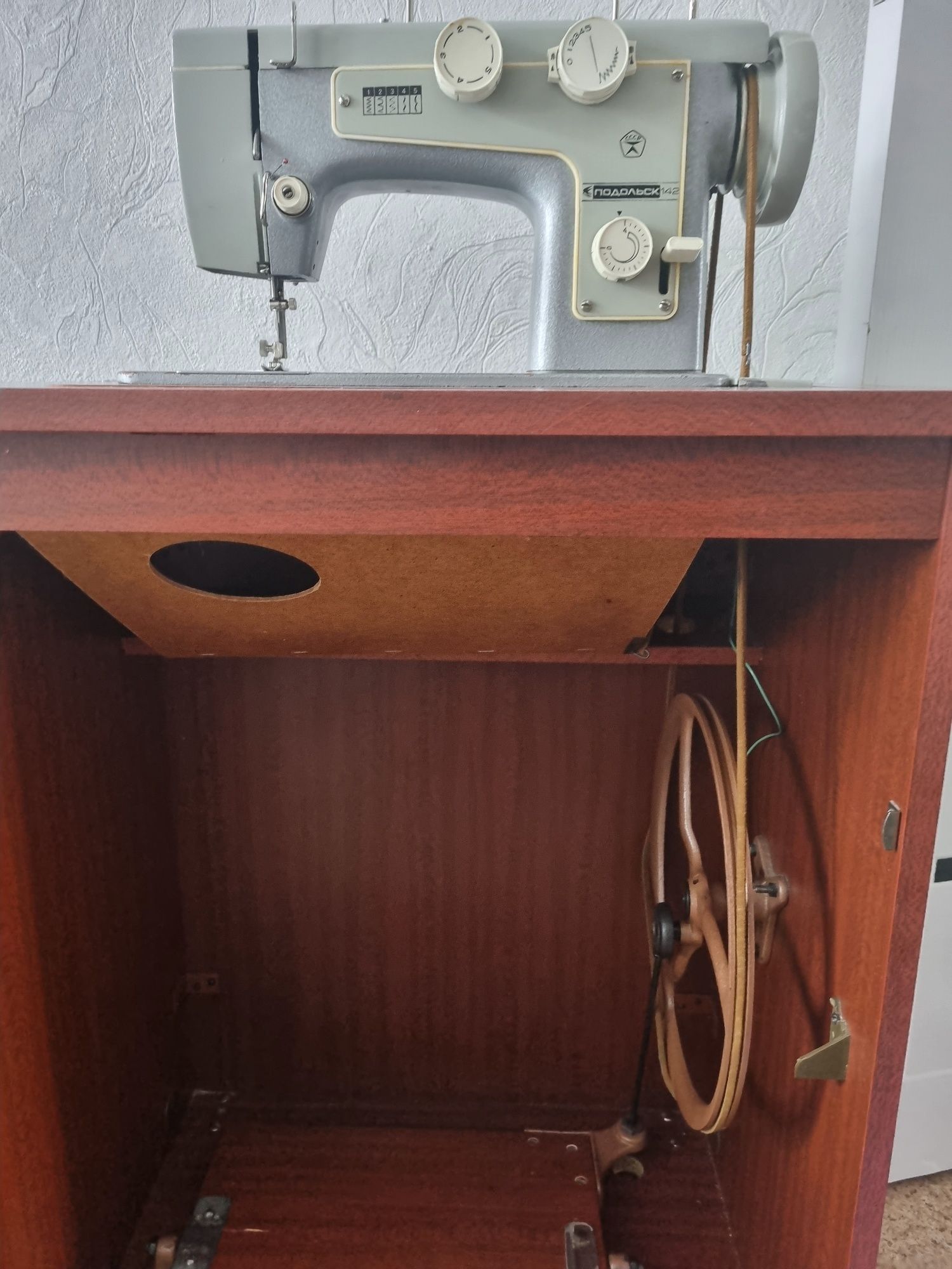Продам швейную машинку