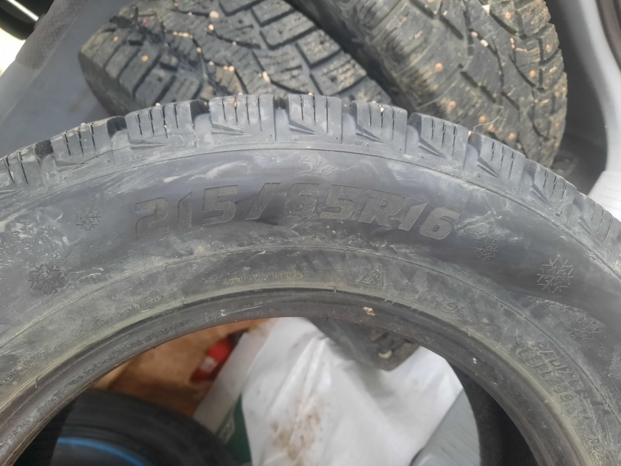 Шина сатылады 215/65/16