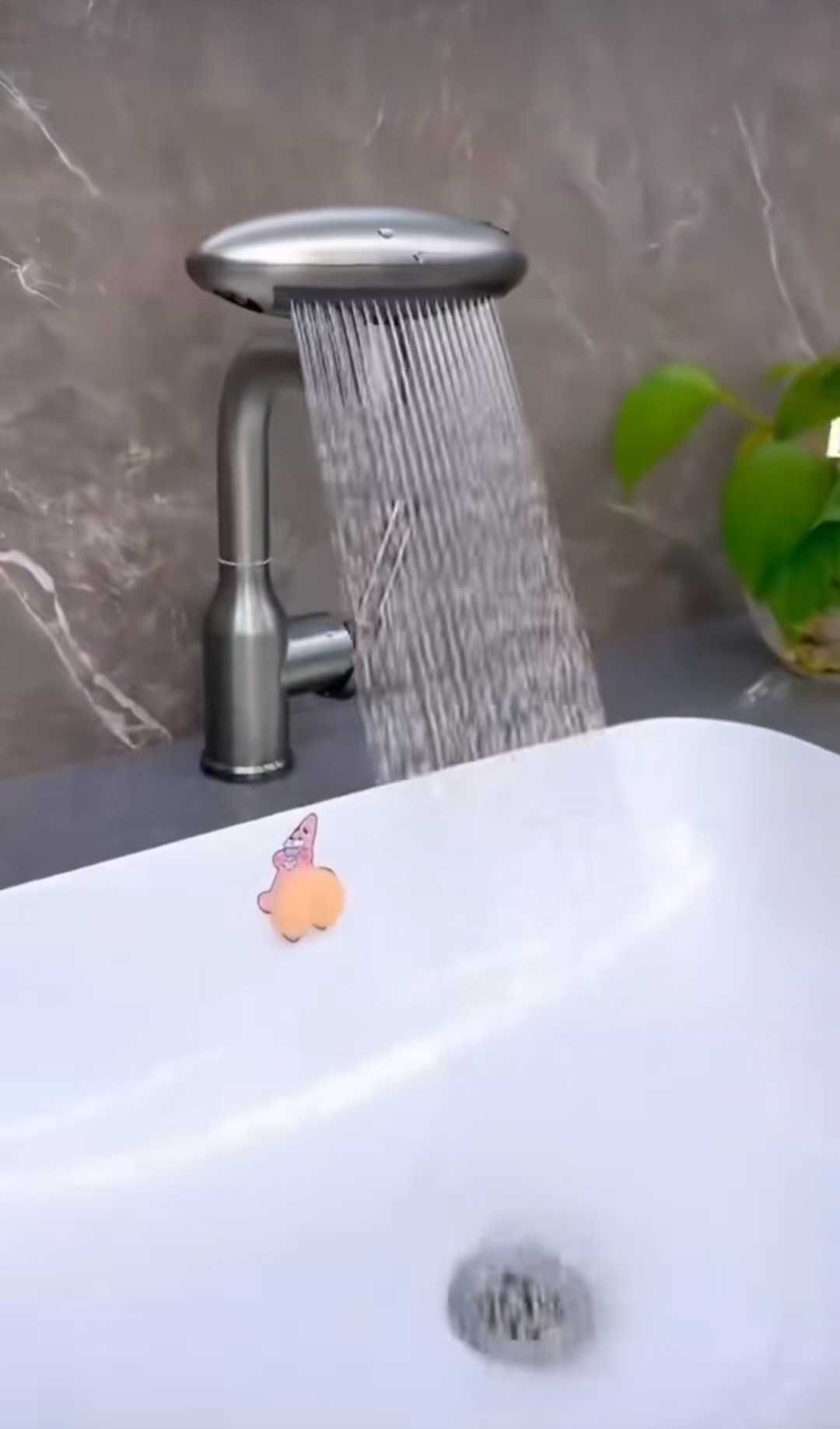 Смеситель новый для кухни,  для умывальника