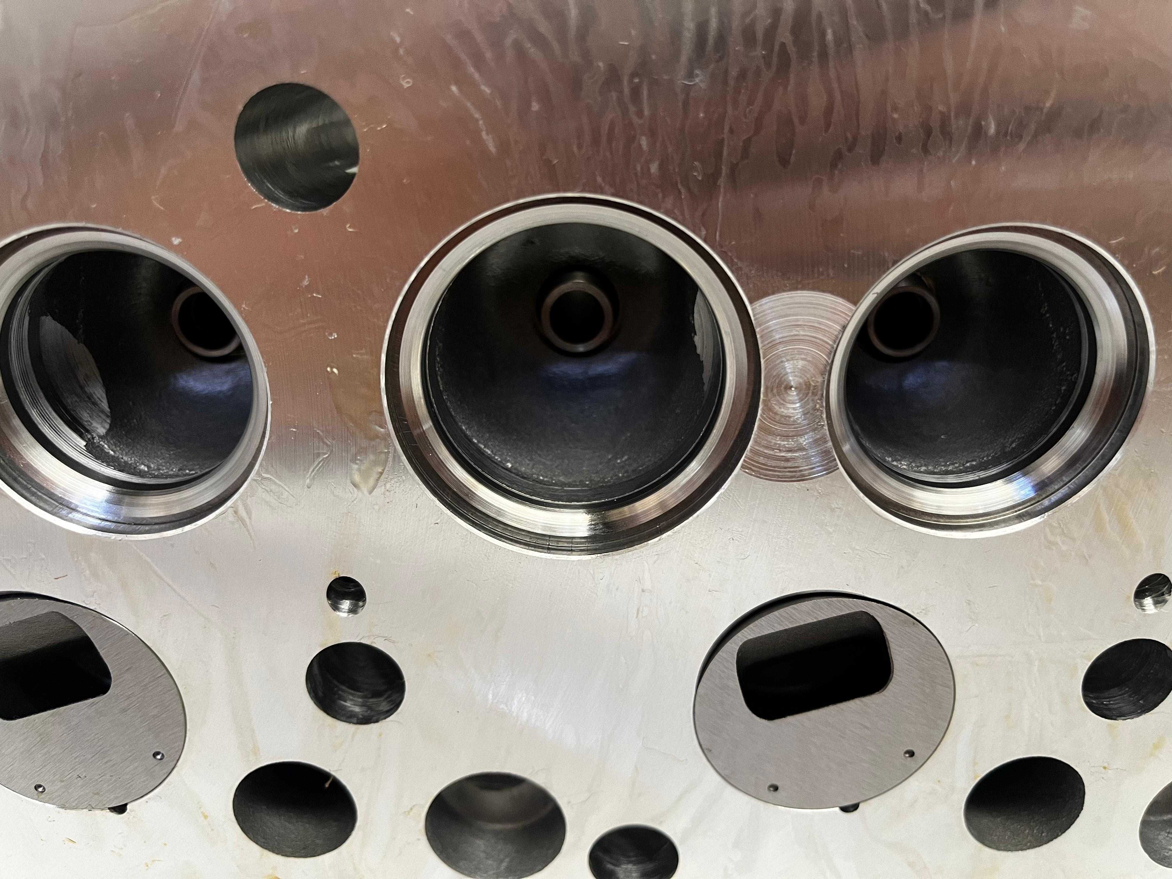 Головка блока сборе на Toyota 3RZ катушка