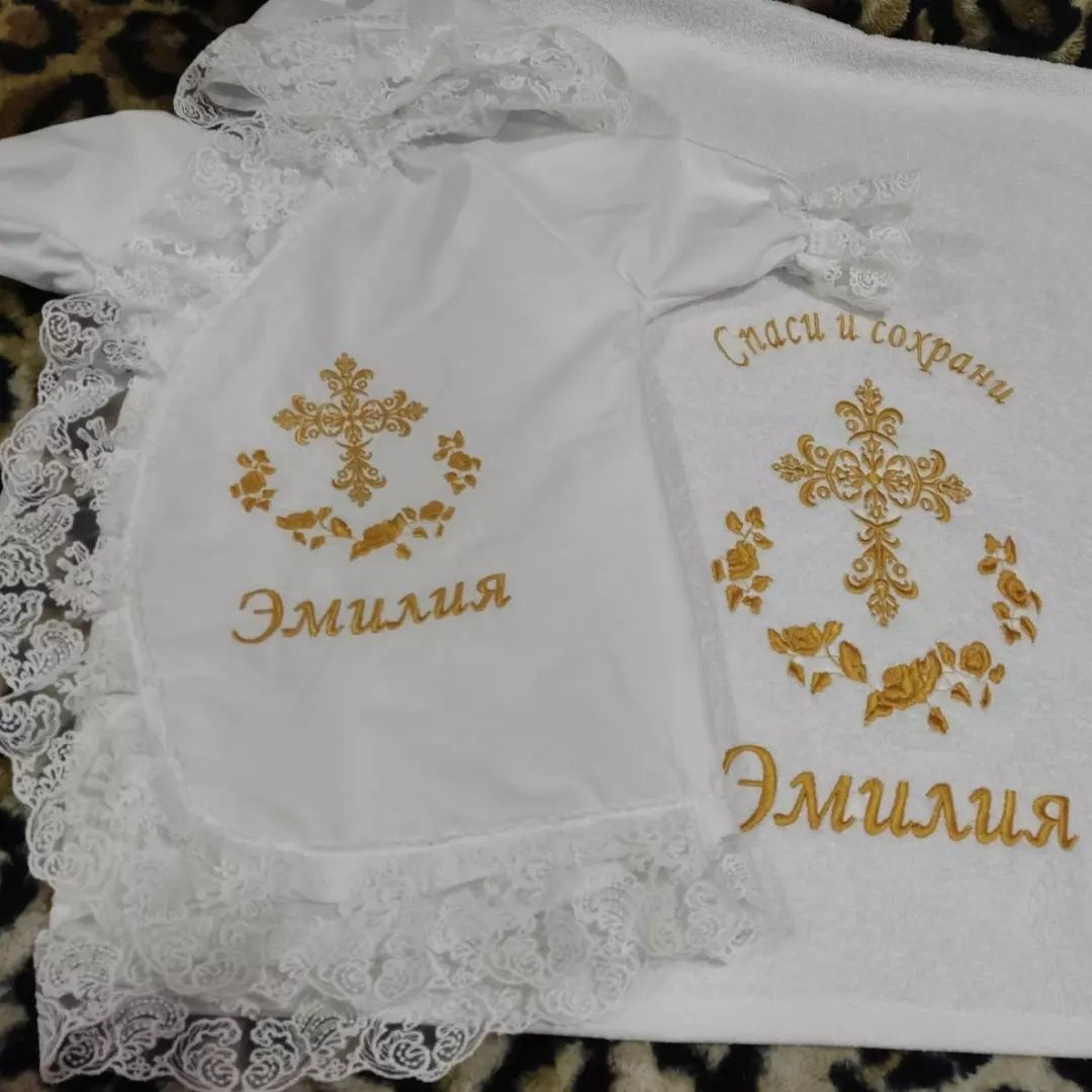 Полотенце с именной вышивкой  рубашечки для крещения