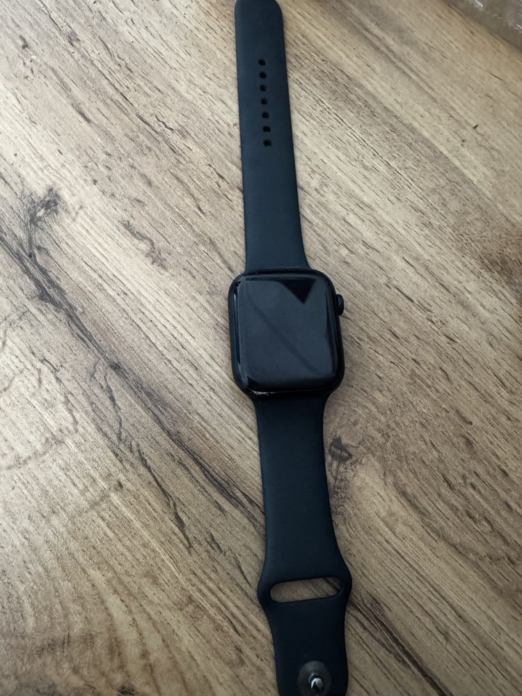Продам Apple Watch серия 7, 45мм