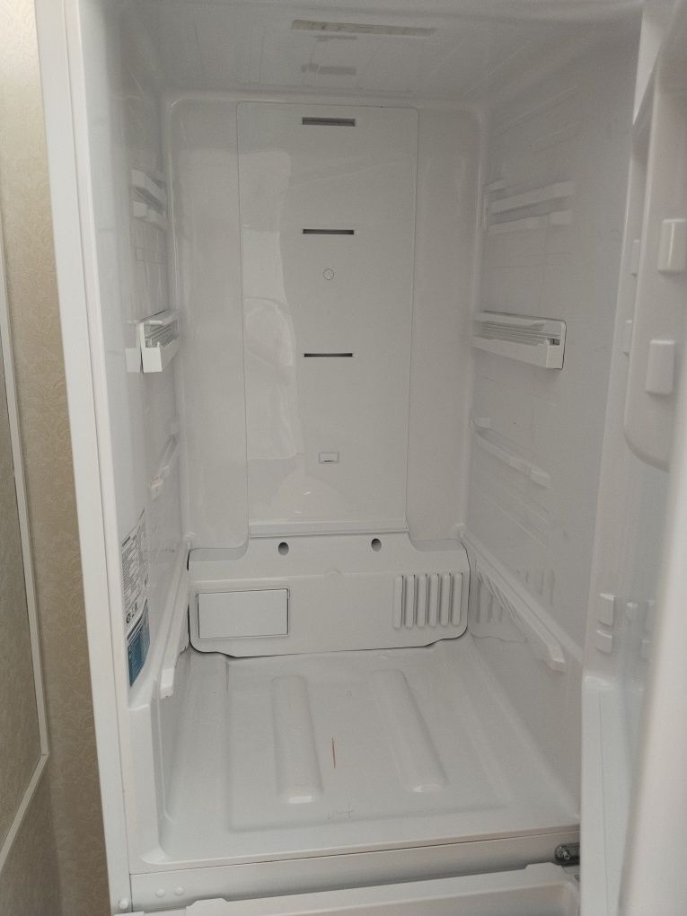 Холодильник Samsung