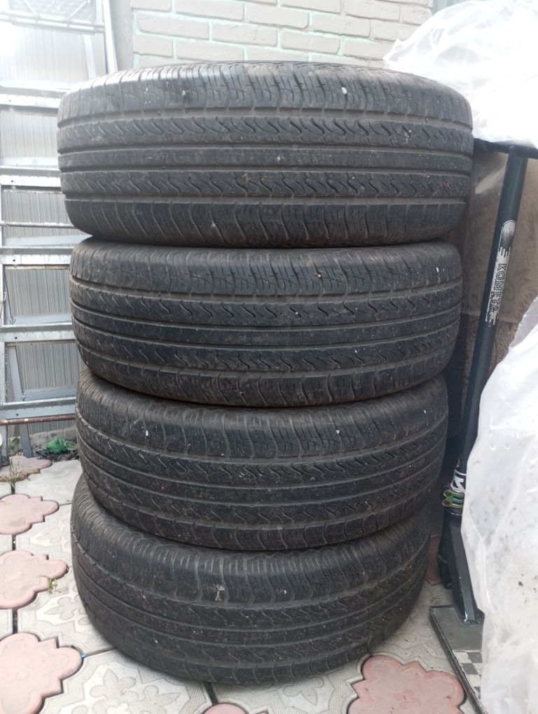 Продам комплект резины