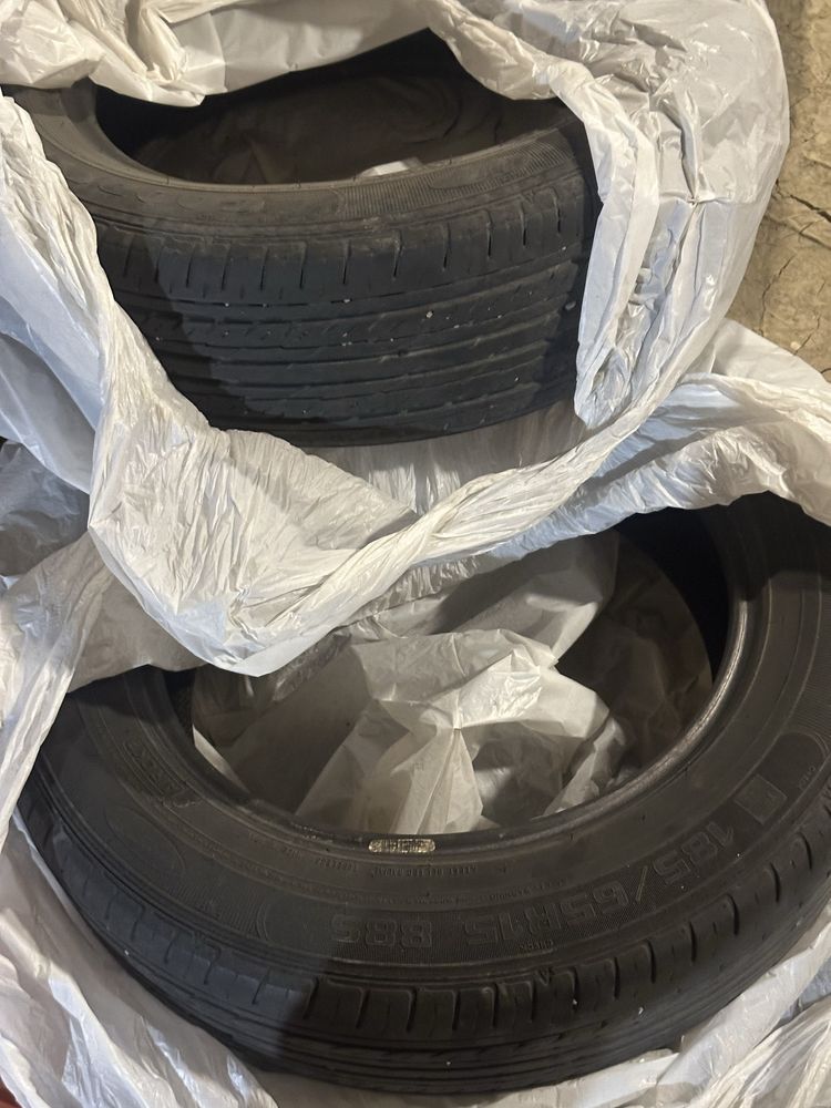 Шины лето б/у две штуки 185/65R16
