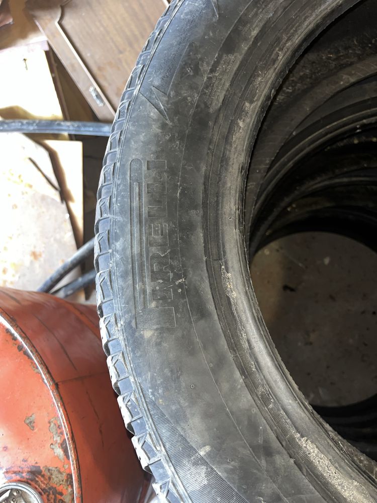 Продам резину зимнию 275/50/21