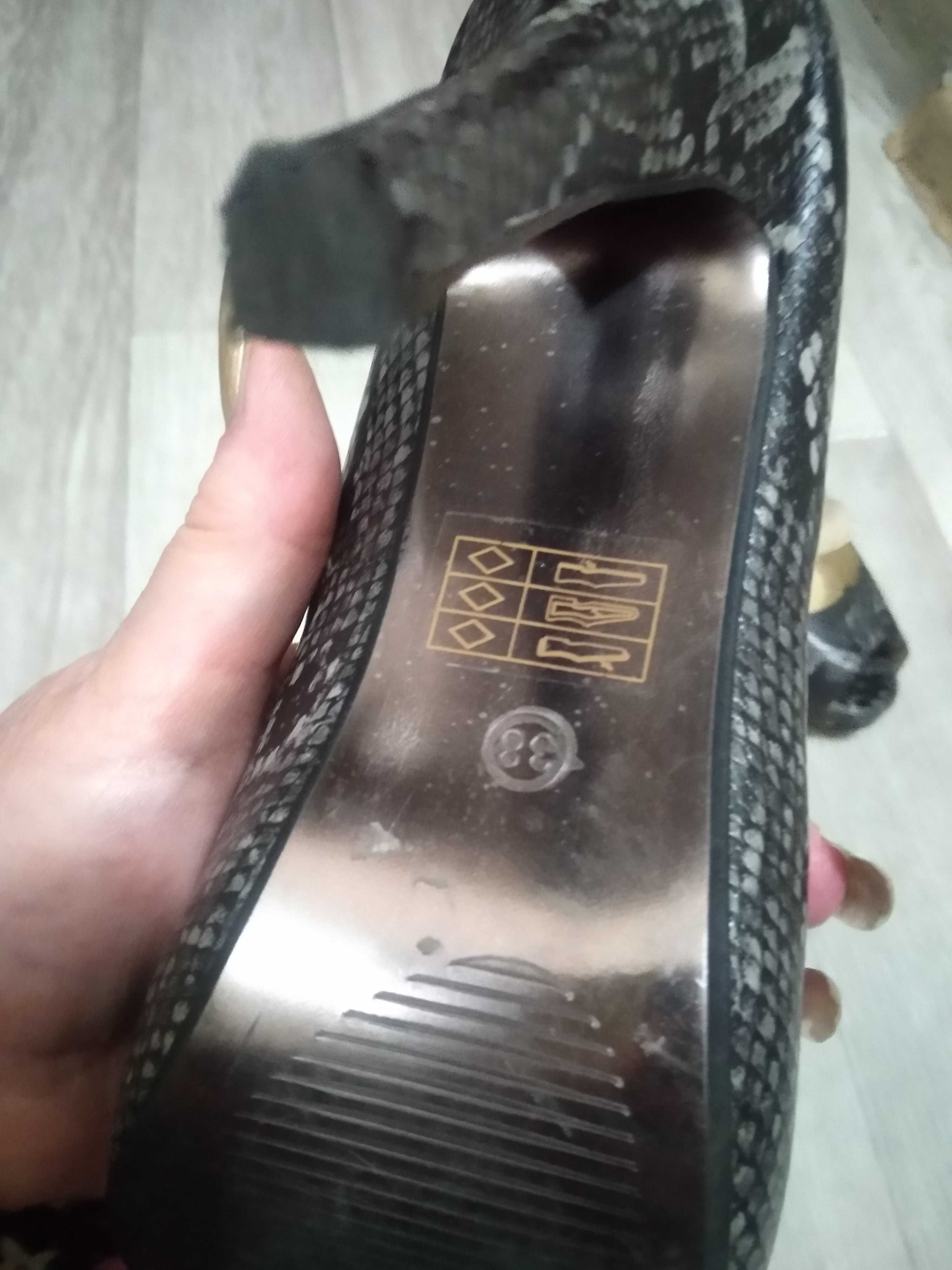 Продам стильные женские туфли на каблуке