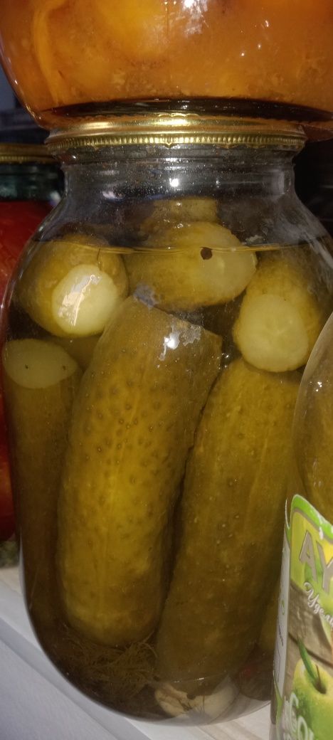 Компоты, варенья, соки, салаты, солёные огурцы, помидоры.