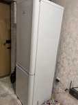 Холодильник Indesit