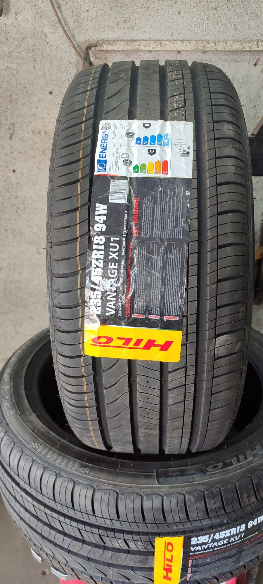235/45R18 4 шины