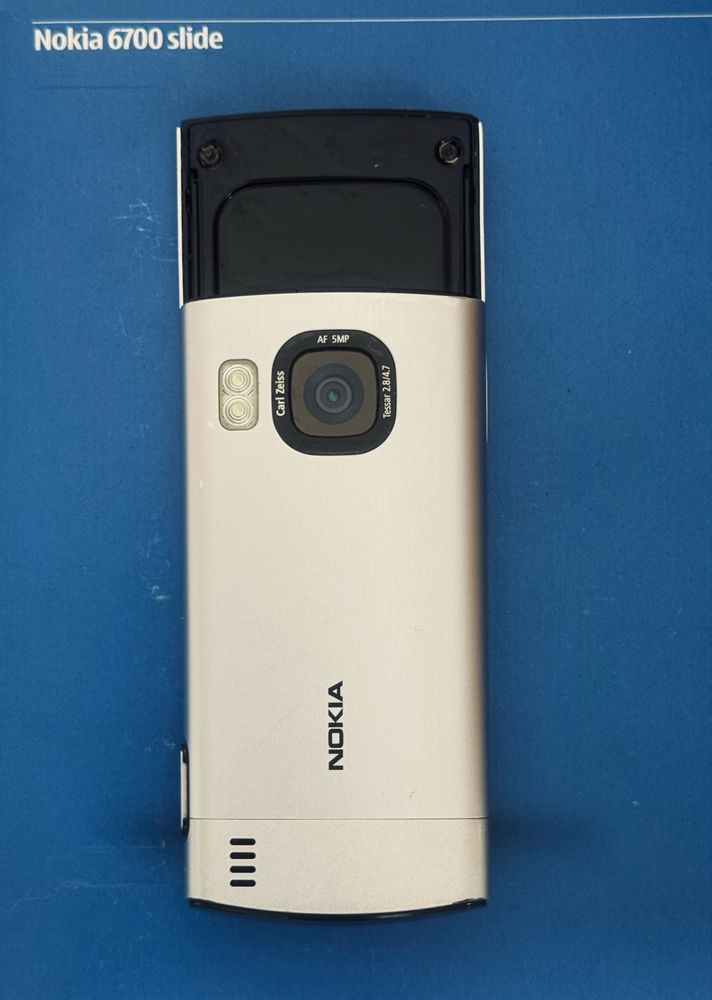 Продам Оригинальный телефон Nokia 6700 Slide