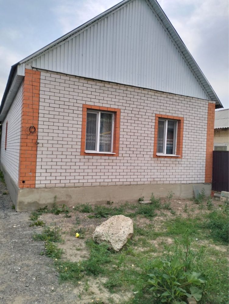 Жер үй сатылады тиімді бағада, жанында времянкасы  бар