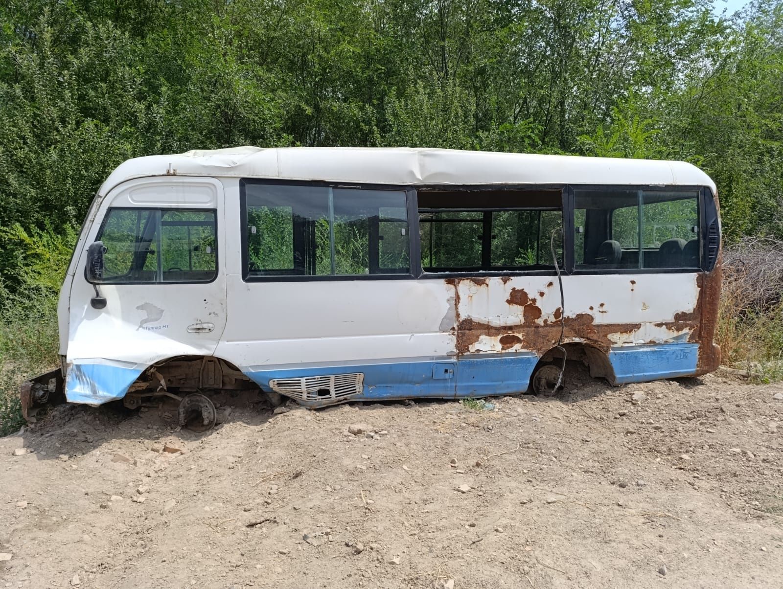 Микроавтобус на ходу