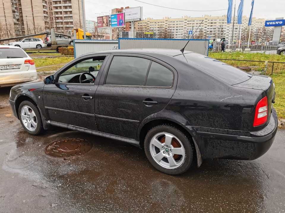 Продам оригинальные легкосплавные диски на "Skoda Octavia Tour"