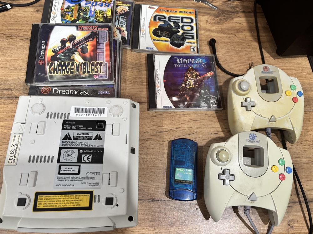 Sega dreamcast с  2 джостиками