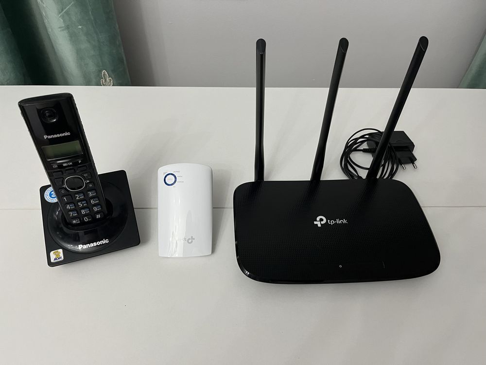 Роутэр, усилитель сигнала wifi и телефон